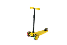Laden Sie das Bild in den Galerie-Viewer, Hishine 3 Wheel Kick Scooter for Kids and Toddler, Light up Flashing Wheels, Wide Deck