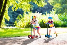 Laden Sie das Bild in den Galerie-Viewer, Hishine 3 Wheel Kick Scooter for Kids and Toddler, Light up Flashing Wheels, Wide Deck