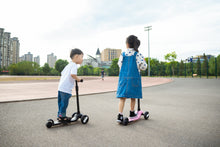 Cargar imagen en el visor de la galería, Kick Scooter for Kids with 3 Big Light Up Wheels, Lean to Steer, Adjustable Height, Wheel Scooter for Boys Girls Toddler
