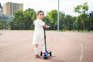 Kick Scooter for Kids with 3 Big Light Up Wheels, Lean to Steer, Adjustable Height, Wheel Scooter for Boys Girls Toddler