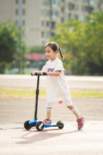 Cargar imagen en el visor de la galería, Kick Scooter for Kids with 3 Big Light Up Wheels, Lean to Steer, Adjustable Height, Wheel Scooter for Boys Girls Toddler
