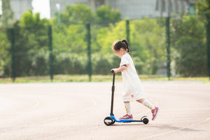 Kick Scooter for Kids with 3 Big Light Up Wheels, Lean to Steer, Adjustable Height, Wheel Scooter for Boys Girls Toddler